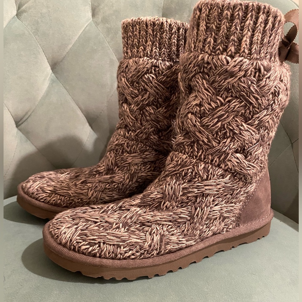 CLEAN UGG Isla sweater boot